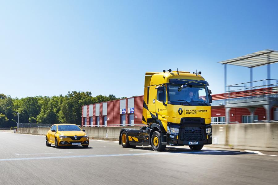  Renault T 520 Renault Sport Racing 2018 года  (фото 8 из 15)